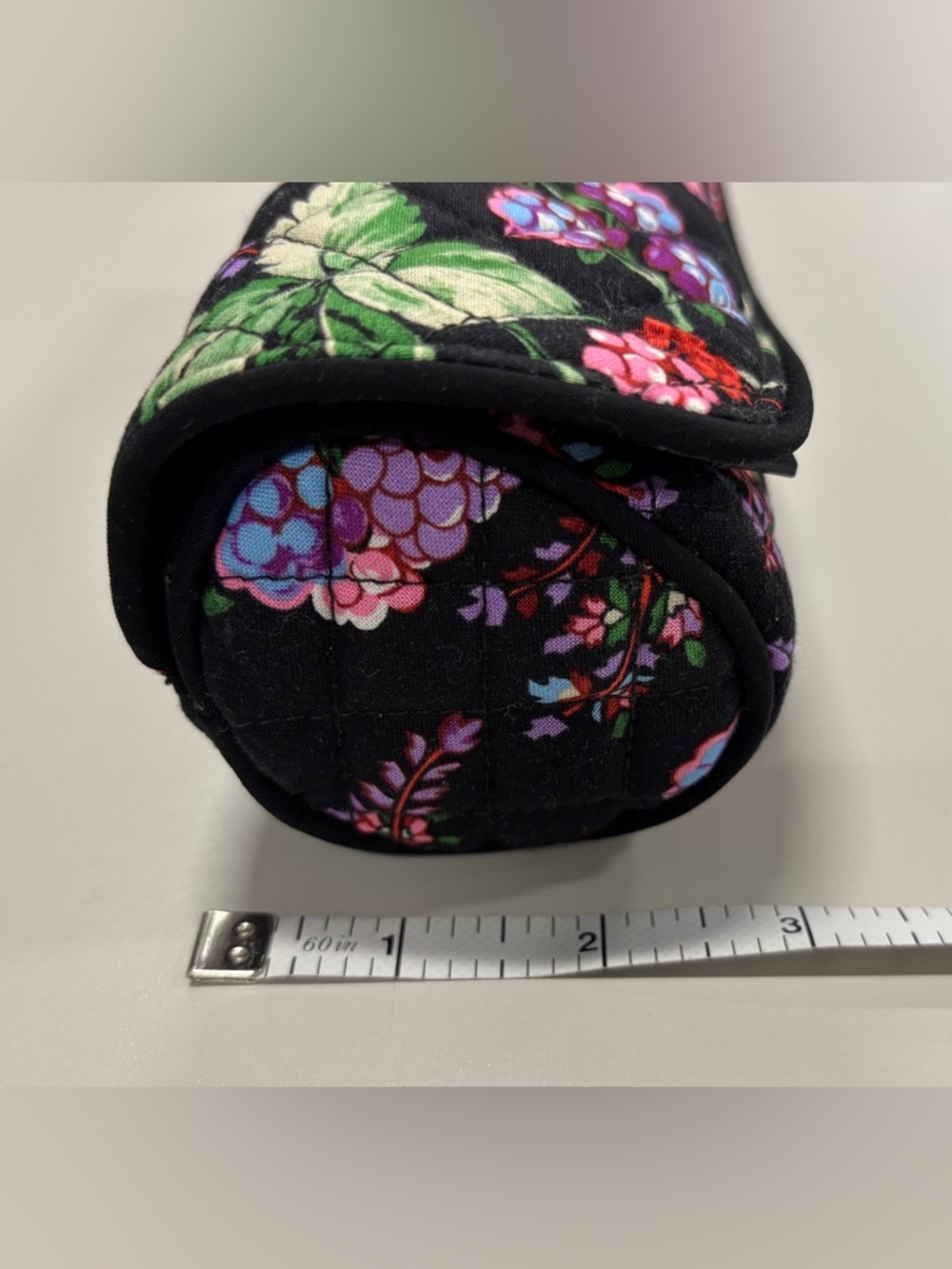 NWT NEW VERA BRADLEY Iconic On A Roll Winter Black Floral Quilted Cosmetic Pouch - Picture 2 of 6